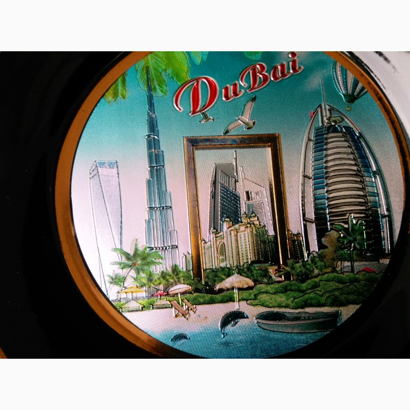 Фото 2. Сувенирная настольная тарелка ( производство Дубаи.ОАЭ ) диаметр 15 см