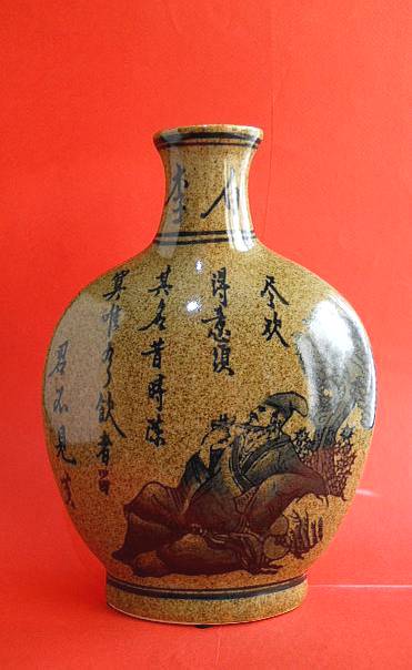 Фото 2. Китайская керамическая ваза с изображением ЦЗЮНЬ ЦЗЫ