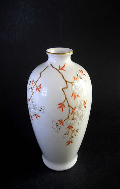 Японская фарфоровая ваза Цветущая Сакура