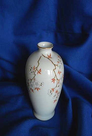 Фото 13. Японская фарфоровая ваза Цветущая Сакура