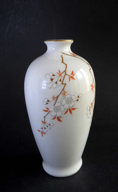 Фото 2. Японская фарфоровая ваза Цветущая Сакура