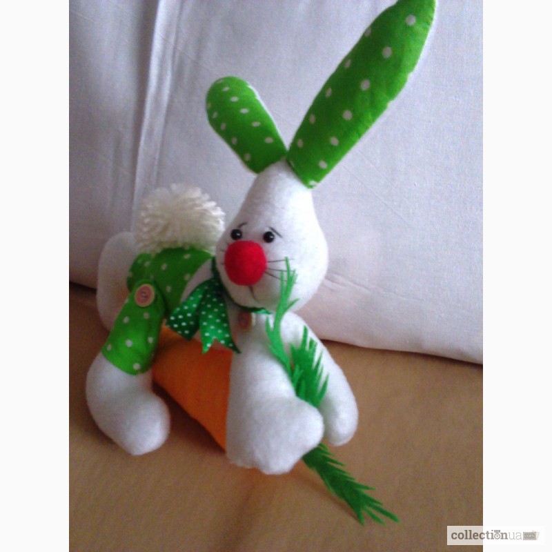 Фото 4. Интерьерная игрушка Зайчик с морковкой