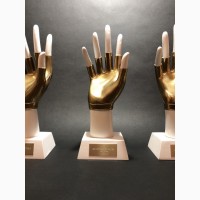 Статуэтка Золотая перчатка производство наградной атрибутики