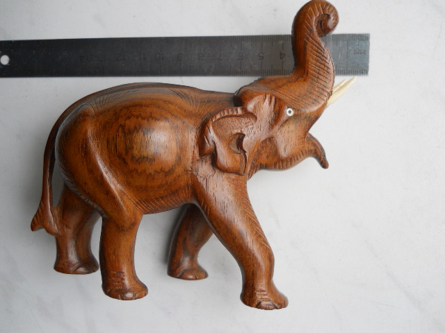 Фото 11. Деревянный слон ручной работы