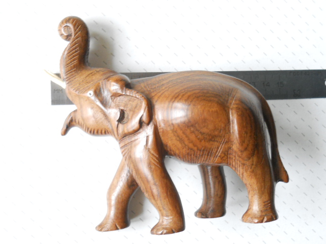 Фото 16. Деревянный слон ручной работы