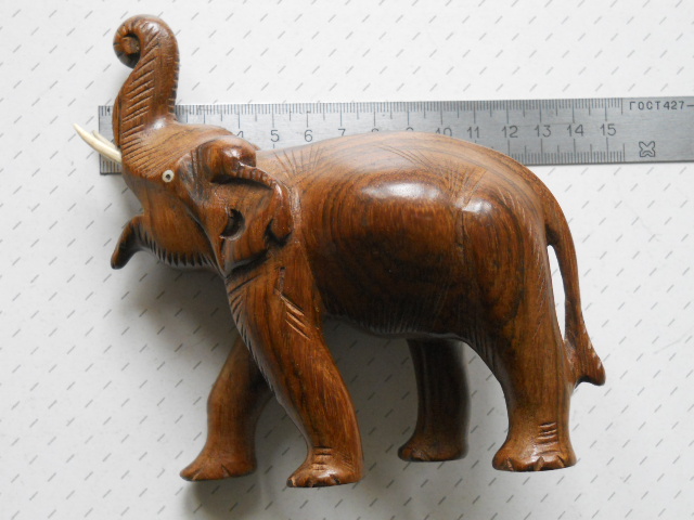 Фото 17. Деревянный слон ручной работы