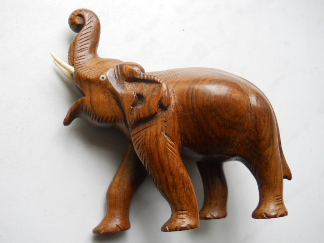 Фото 6. Деревянный слон ручной работы