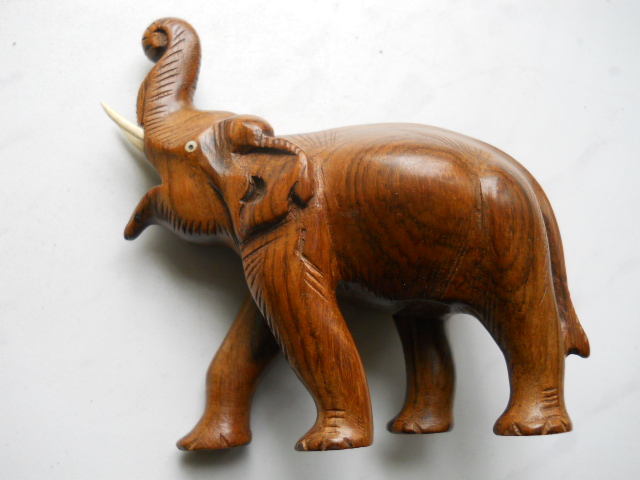 Фото 7. Деревянный слон ручной работы