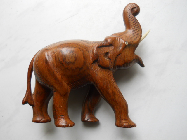 Фото 9. Деревянный слон ручной работы