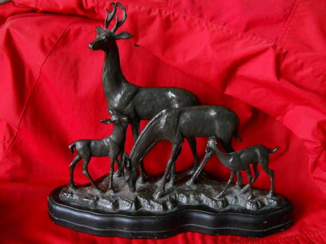 Старинная бронзовая настольная скульптура Семейство оленей