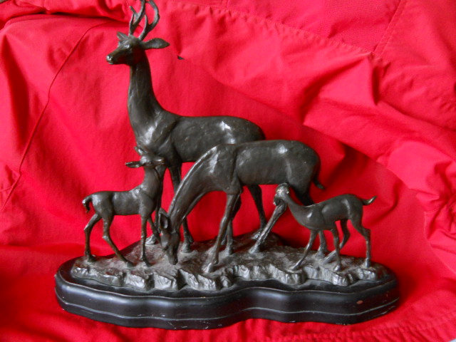 Фото 2. Старинная бронзовая настольная скульптура Семейство оленей