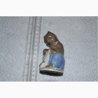 Фарфоровая статуэтка Мишка с балалайкой