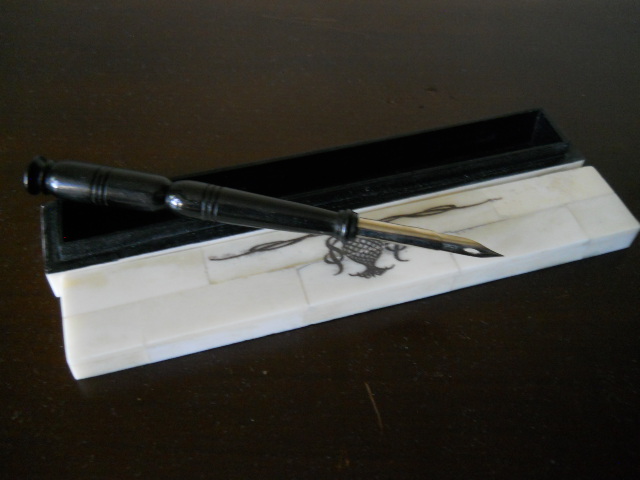 Фото 15. Старинная перовая ручка в перламутровом футляре