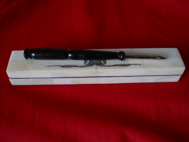 Фото 8. Старинная перовая ручка в перламутровом футляре