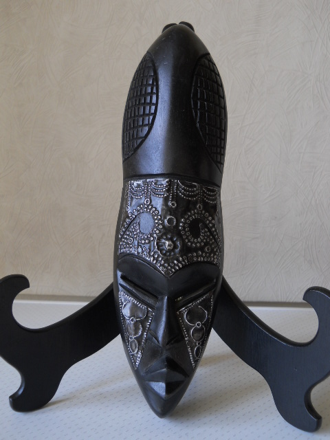 Фото 2. Африканская деревянная маска