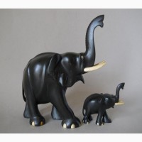 Статуэтки слонов из черного дерева