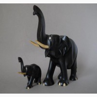 Статуэтки слонов из черного дерева