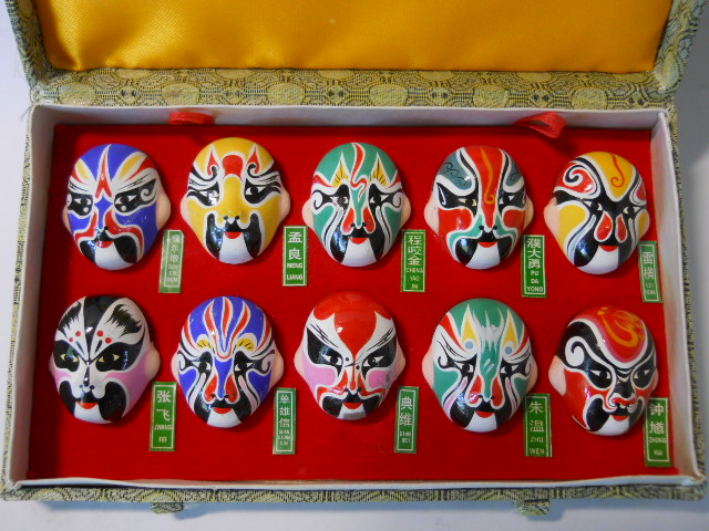 Фото 4. Винтажный набор глиняных масок лицевого макияжа Пекинской оперы
