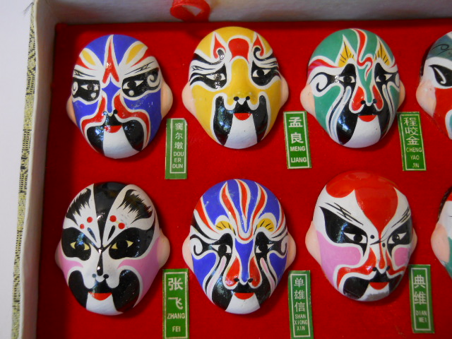 Фото 6. Винтажный набор глиняных масок лицевого макияжа Пекинской оперы