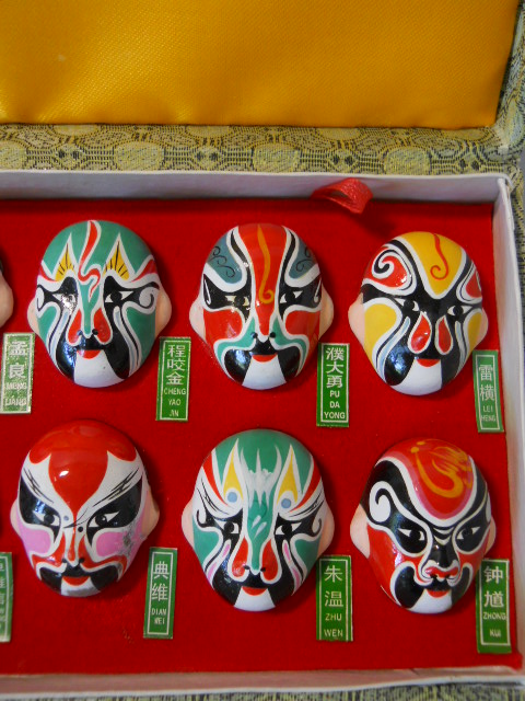 Фото 7. Винтажный набор глиняных масок лицевого макияжа Пекинской оперы