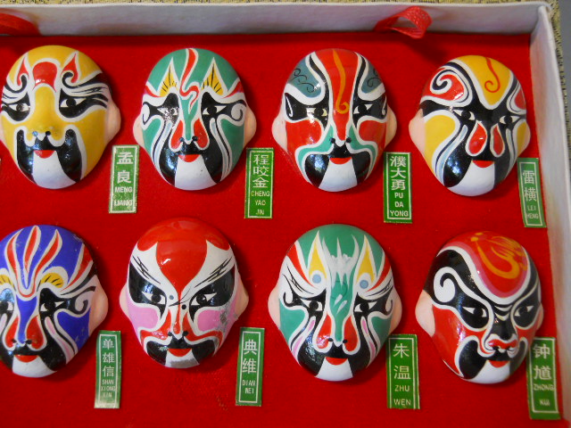 Фото 8. Винтажный набор глиняных масок лицевого макияжа Пекинской оперы