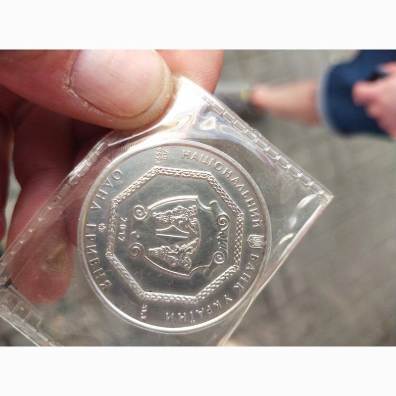 Фото 2. Серебряная монета 1 гривна 2012 год Архистратиг Михаил