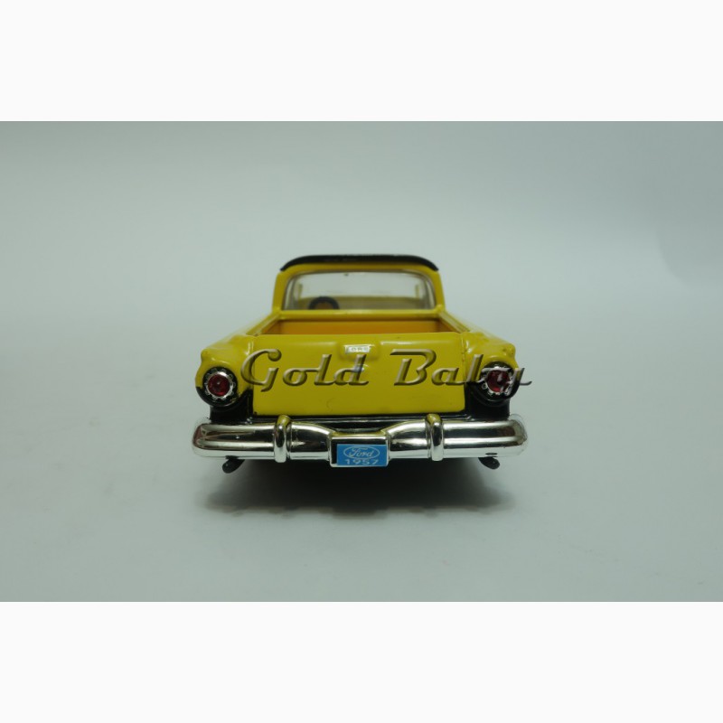 Фото 14. Коллекционная модель машины Ford Ranchero 1957 1:43