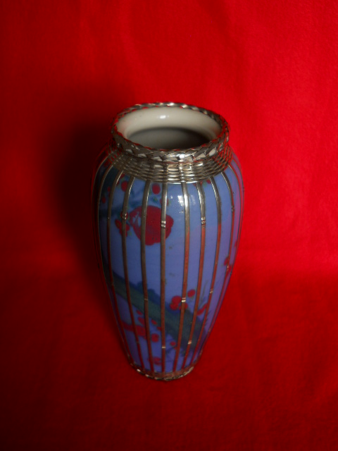 Фото 2. Декоративная вазочка для цветов
