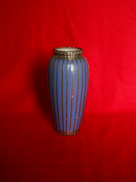 Фото 3. Декоративная вазочка для цветов
