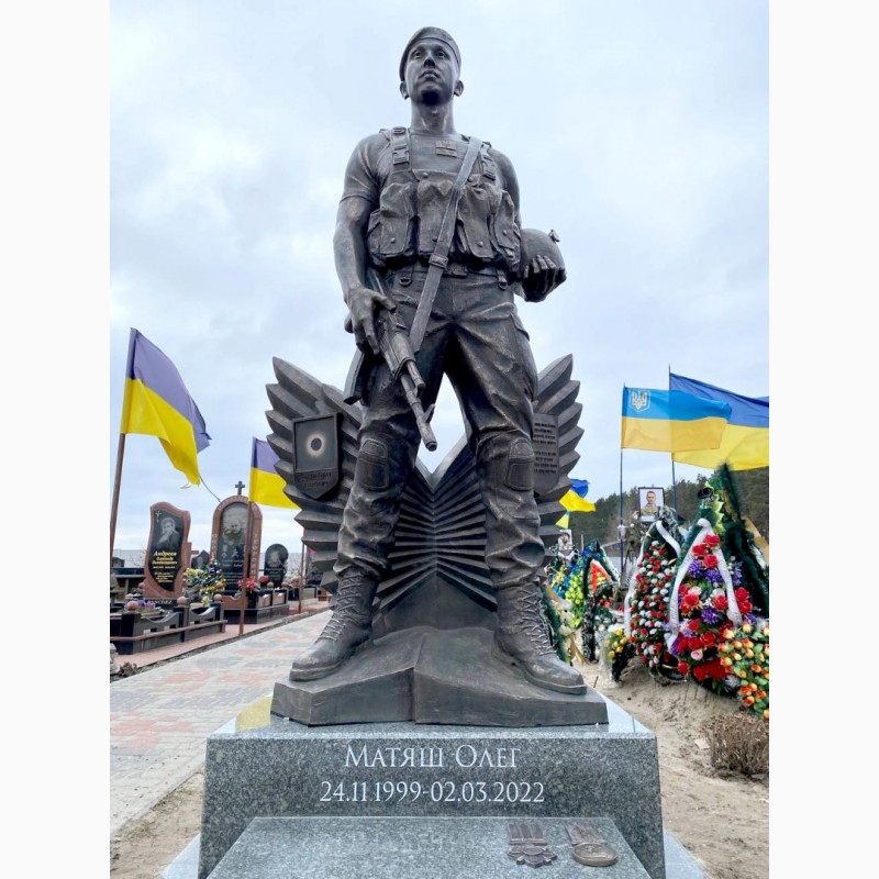 Фото 3. Уникальные памятники погибшим солдатам Украины под заказ