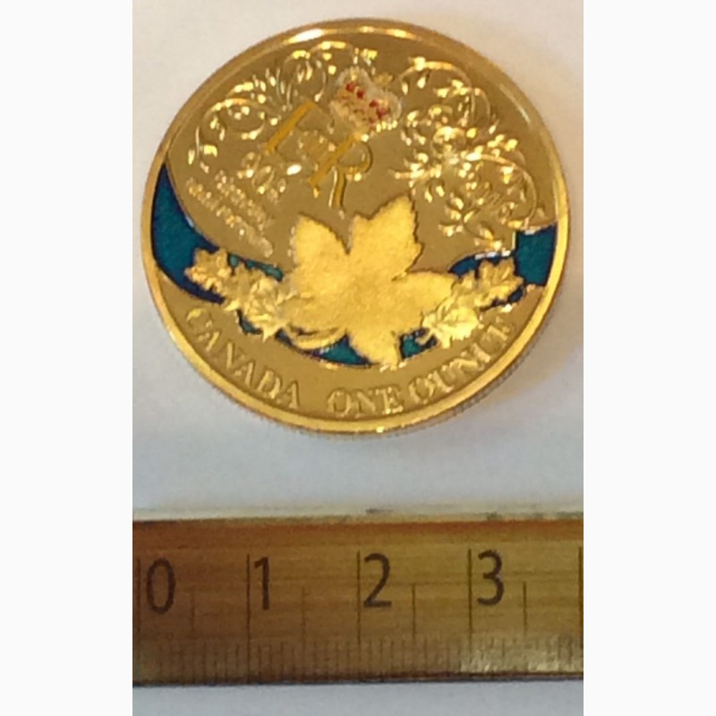 Фото 3. Сувенир-монета к 90-летию королевы Елизаветы II