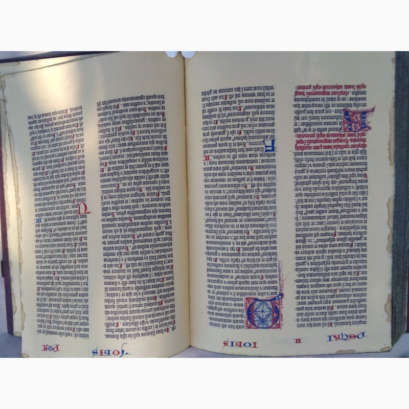 Фото 2. Biblia Sacra Latina 15 century