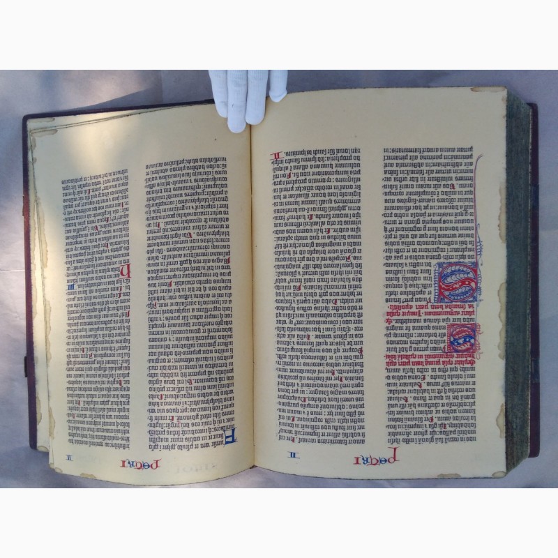 Фото 5. Biblia Sacra Latina 15 century