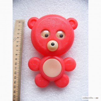 Редкий красный медвежонок -пищалка, пластик СССР