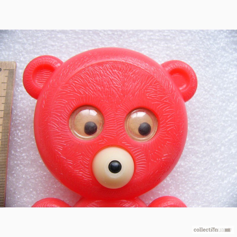 Фото 4. Редкий красный медвежонок -пищалка, пластик СССР