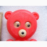 Редкий красный медвежонок -пищалка, пластик СССР
