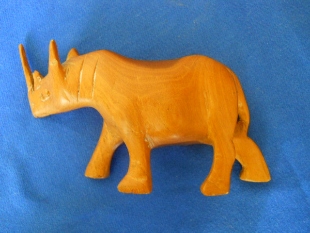 Фото 11. Носорог из дерева