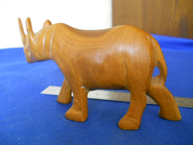 Фото 7. Носорог из дерева