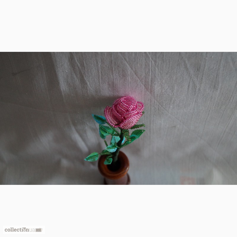 Фото 3. Роза с бисера в вазе