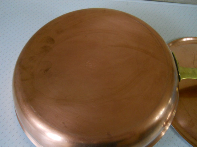 Фото 7. Большая круглая медно/стальная сковорода с крышкой фирмы SPARTAN США