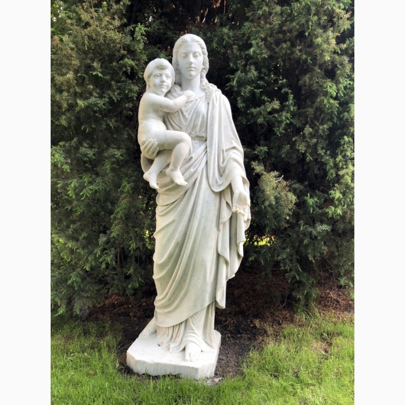 Фото 3. Скульптура Мадонна с младенцем ретроспектива в эпоху Ренессанса