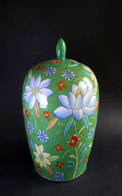 Фото 2. Винтажная восточная керамическая ваза с крышкой