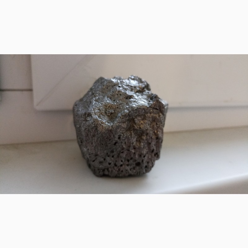 Фото 2. Редкий метеорит