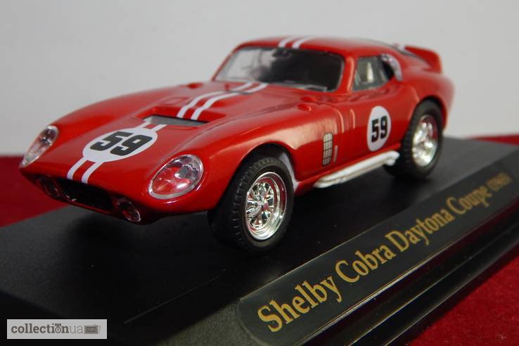 Модель автомобиля Shelby Cobra Daytona Coupe 1965г. На подставке. 1:43