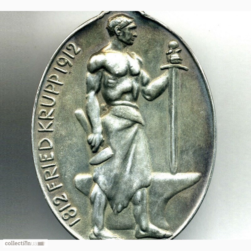 Фото 7. Памятная медаль к 100-ю Альфреда Круппа в футляре