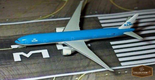 Фото 3. Коллекционная модель самолета Boeing 777-300 - KLM производства Herpa