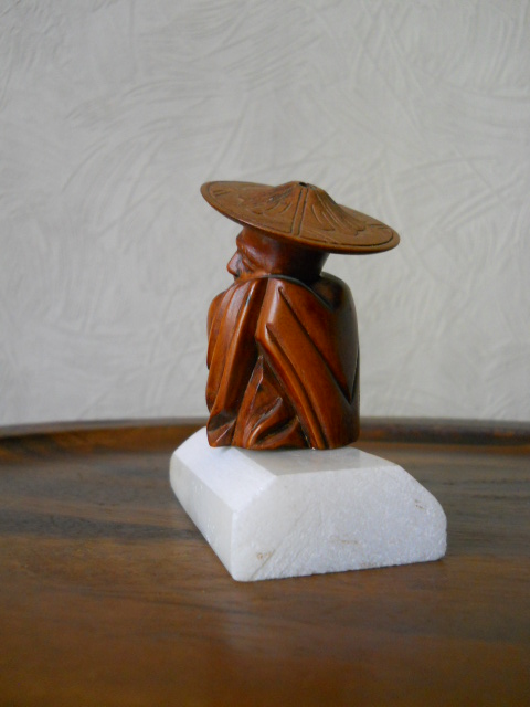 Фото 3. Винтажная деревянная статуэтка монаха