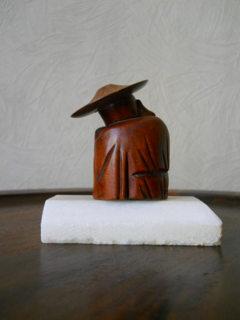 Фото 4. Винтажная деревянная статуэтка монаха