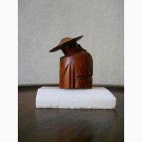 Винтажная деревянная статуэтка монаха
