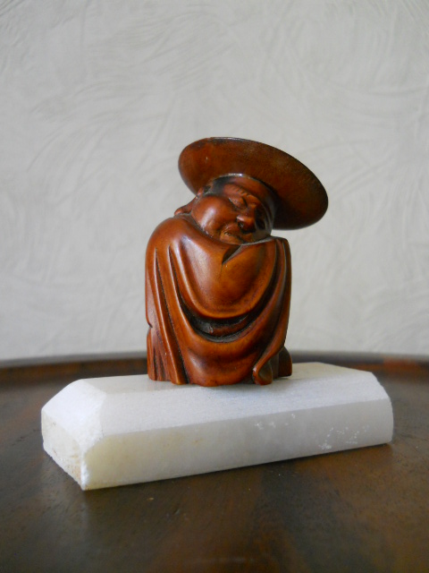 Фото 6. Винтажная деревянная статуэтка монаха